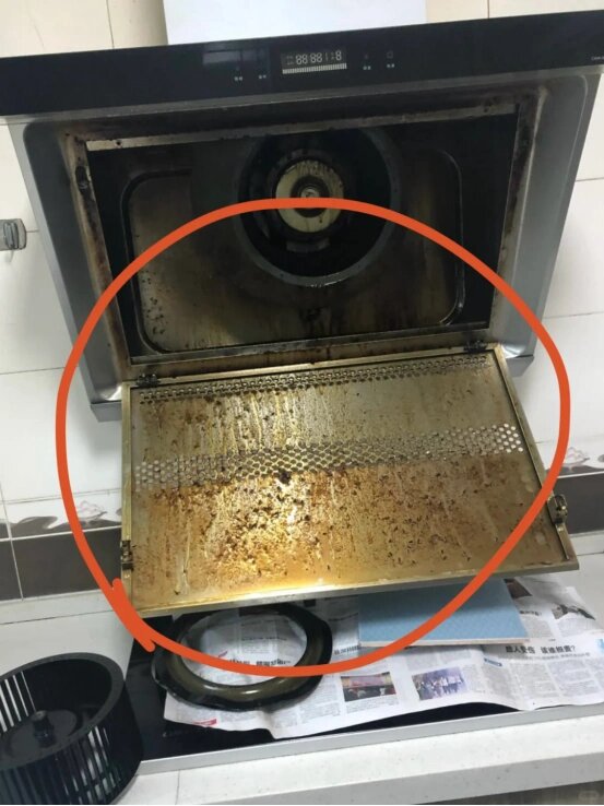 媳婦下單了我們的油煙機(jī)清洗服務(wù)，上門時婆婆卻攔著不讓拆